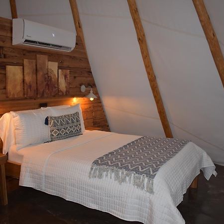 Shining Star Glamping Tipi Otel Farmville Dış mekan fotoğraf