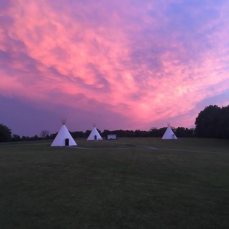 Shining Star Glamping Tipi Otel Farmville Dış mekan fotoğraf